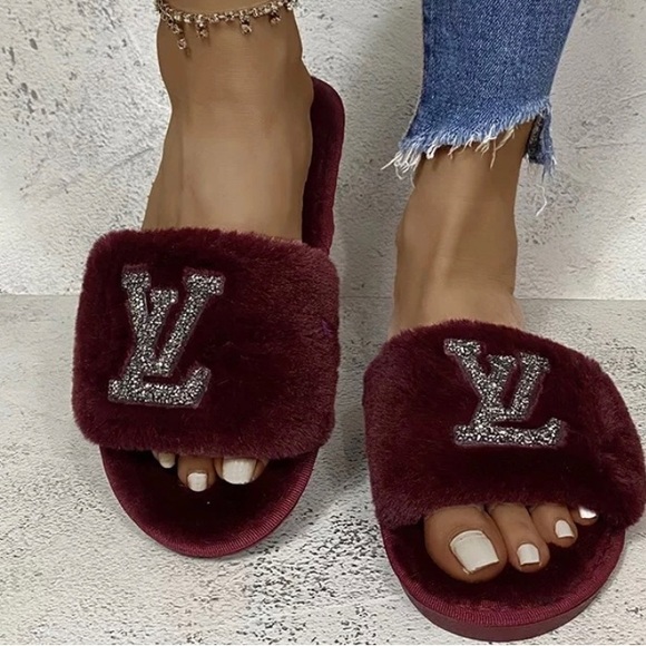 Women’s Furry Slides - Picture 3 of 4